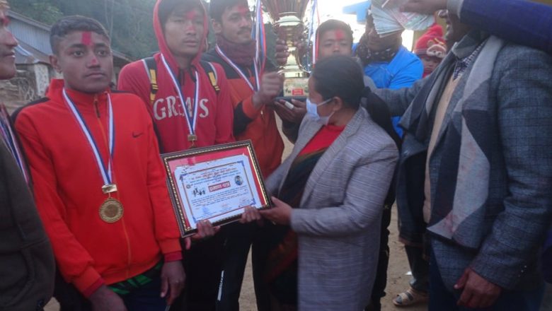 वराहपोखरीमा सम्पन्न भलिबलको पुरुष उपाधि त्रियुगा–१५ र महिला उपाधि रामप्रसाद राई–८ को पोल्टामा