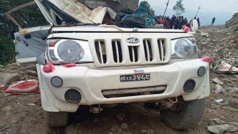 ओखलढुंगामा गुडिरहेको जीपमाथि ढुंगा खस्दा ३ जनाको घटनास्थलमै मृत्यु