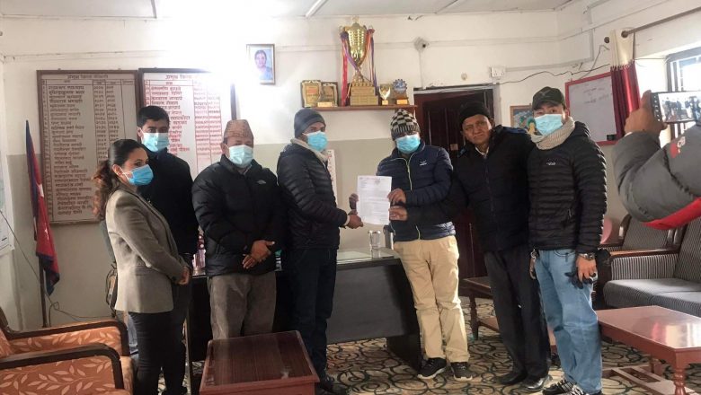 कोरोना संक्रमित स्वास्थ्यकर्मीलाई निःशुल्क उपचारको व्यवस्था गर्न स्वास्थ्यकर्मी संघ खोटाङको माग