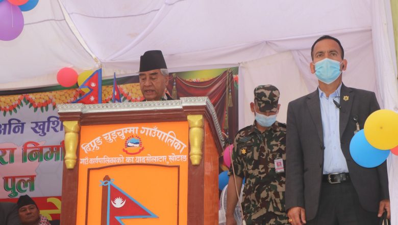 प्रधानमन्त्री देउवाद्वारा साप्सुखोला मोटरेबल पक्की पुलको उद्घाटन