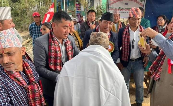 धितुङका २८ जना जेष्ठ नागरिकलाई कांग्रेसले गर्यो सम्मान