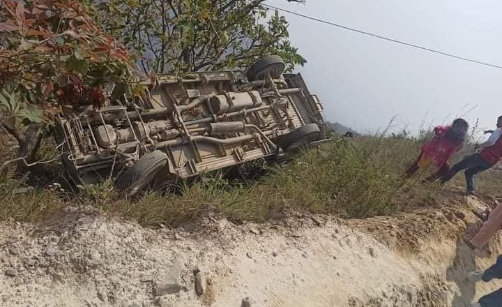 ओखलढुंगाबाट धरानकालागि छुटेको र्फोस गाडि उदयपुरमा दुर्घटना, तीन जनाको अवस्था गम्भिर