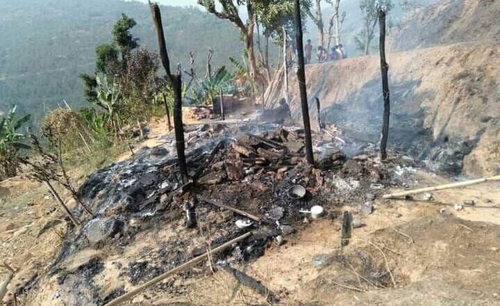 खोटाङ : बच्चाले खेलाएको लाइटरबाट सल्केको आगोले घर खरानी