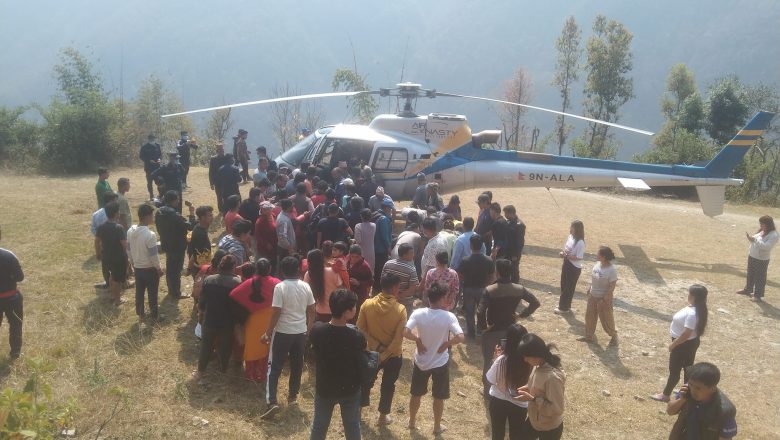 सोलुखुम्बु : भवनको बार्दली भाचिँदा ७ जना घाइते, गम्भीर ३ जनालाई काठमाडौँ पठाइयो