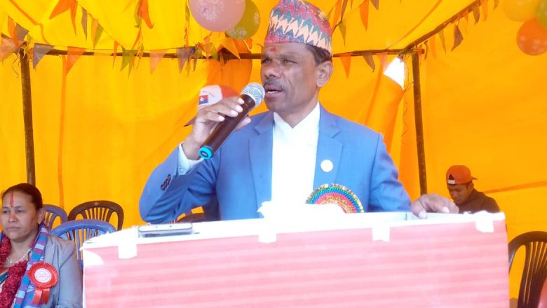 प्रधानमन्त्री ज्यु पाँच दल हैन अझै थप्नुहोस्, एमाले एक्लै लड्छ : प्रमुख सचेतक भट्टराई