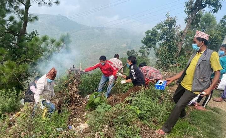 मेयर राई र उपमेयर राउतको नेतृत्वमा हलेसी क्षेत्रको सरसफाइ