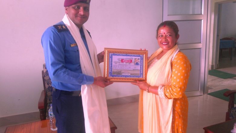 हत्यारालाई चाडै पक्रिएको भन्दै मृतकका आफन्तले गरे खोटाङ प्रहरीलाई सम्मान