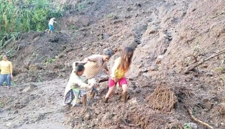 हौँचुरमा भीषण पहिरो, १ घर बगायो, दुई पशुचौपाया पुरिए, १० घर उच्च जोखिममा