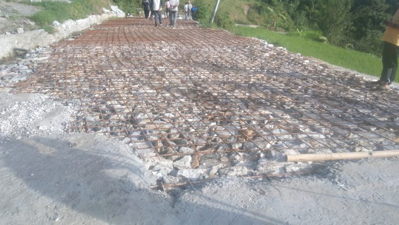 भुक्ते–आयुर्वेद सडकखण्डमा रड बिच्छ्यार छाडिदा स्थानीयलाई सास्ती, तत्काल काम गर्न निर्देशन