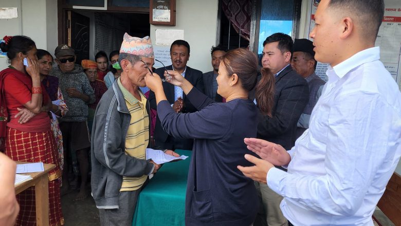 च्यास्मिटारमा १४२ जनाको निःशुल्क स्वास्थ्य परिक्षण, ४६ जनालाई चस्मा वितरण