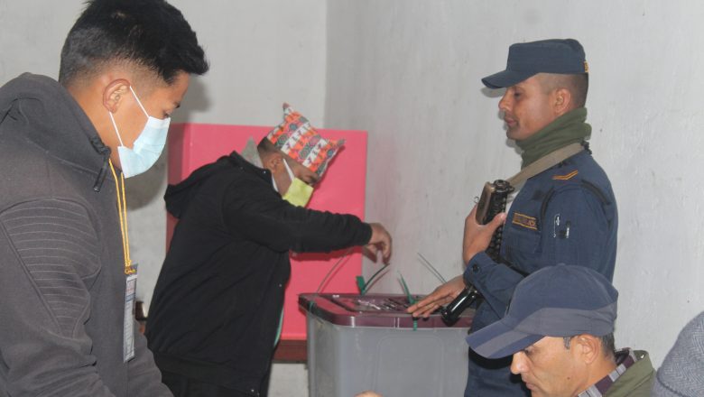 खोटाङमा शान्तिपुर्ण रुपमा मतदान सुरु