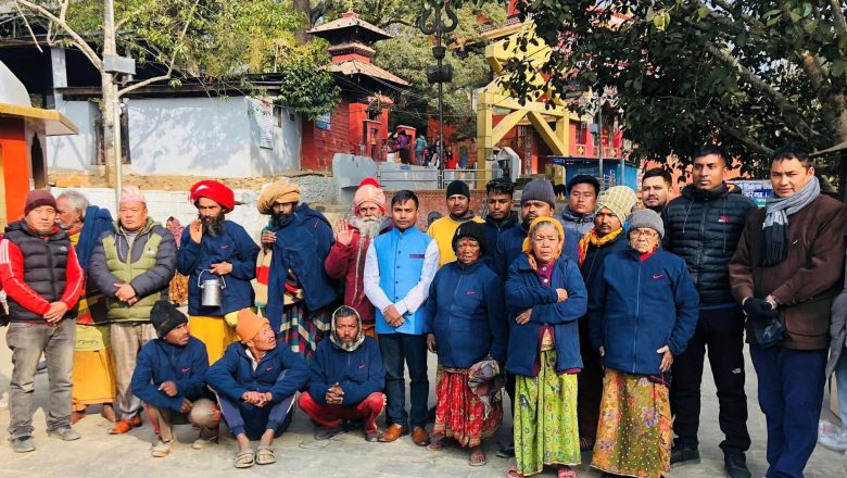 हलेसी मन्दिरमा कार्यरत कर्मचारी लगायतलाई न्यानो ज्याकेट