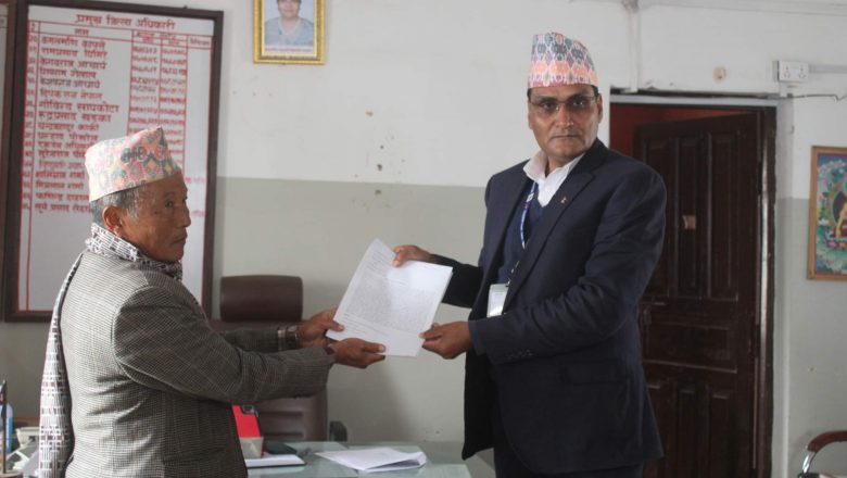 चखेवा भञ्ज्याङ–सेखुवा सडकको ठेक्का तोड्न माग गर्दै स्थानीयको ज्ञापनपत्र