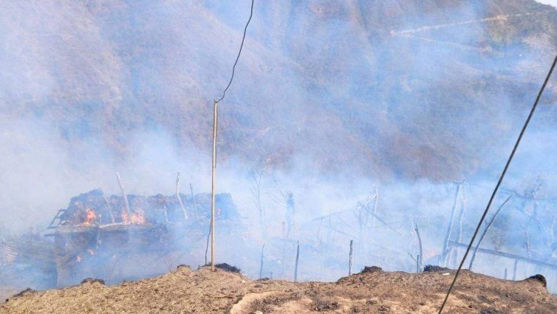 खोटाङ : बनमा लागेको डढेलोले दुई घर र चौपाया जल्यो, १० लाख बराबरको क्षति