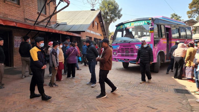 हलेसीका २८ जना महिलाको पाठेघर शल्यक्रियाका लागि निःशूल्क अस्पताल लगियो