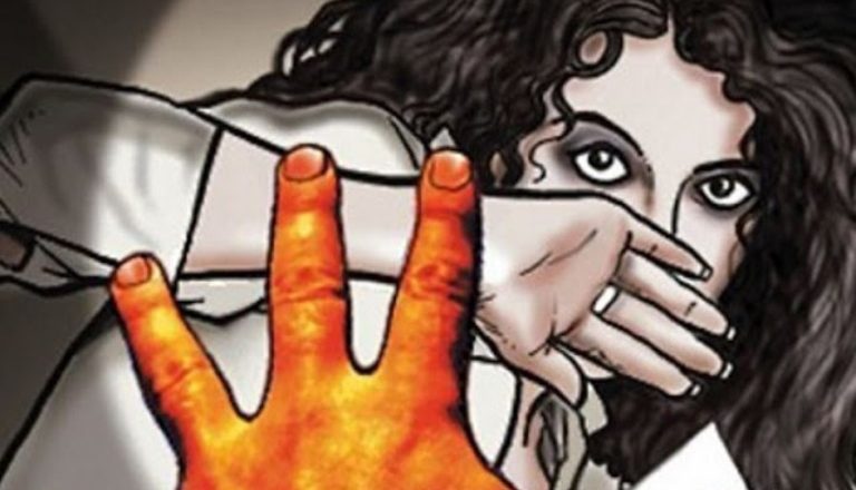 खोटाङमा बाख्रा चराउन गएकी एक युवती बलात्कृत