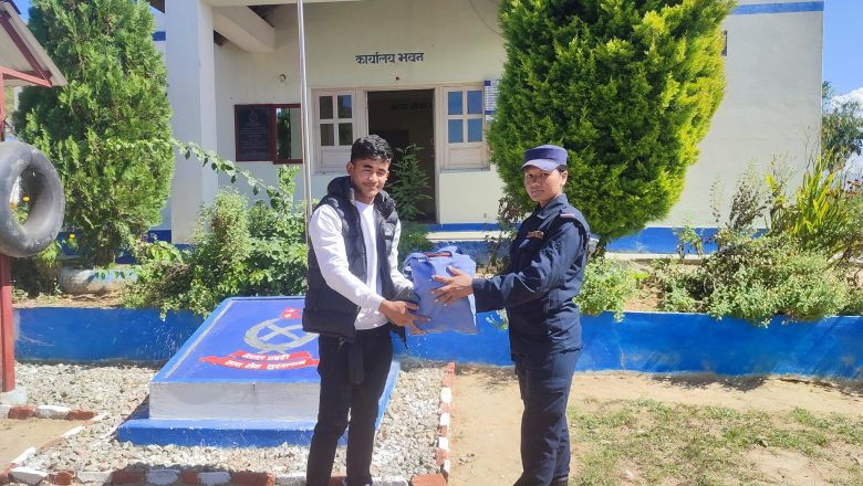 हलेसीमा भेटिएको ४ लाख बराबरको नगद र सुनचाँदी सम्बन्धित ब्यक्तिलाई बुझाइयो