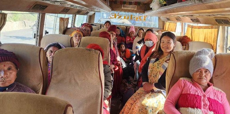 पाठेघर खसेका महिलाको उपचार गर्न नगरले लग्यो अस्पताल