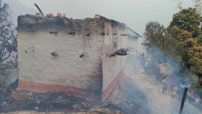 एकै दिन आगलागीबाट खोटाङमा तीन घर खरानी
