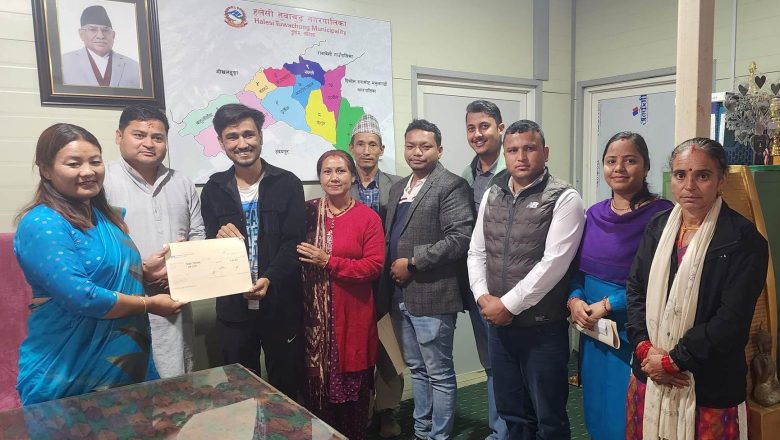 हलेसी तुवाचुङका प्राविधिक उच्च शिक्षा पढिरहेका विद्यार्थीलाई एक लाख छात्रवृत्ति